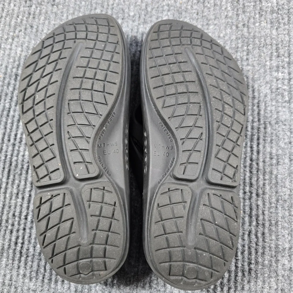 OOFOS Sandals Mens Size 7 Womens Size 9 EU 40 Black OOriginal Recovery Flip Flop